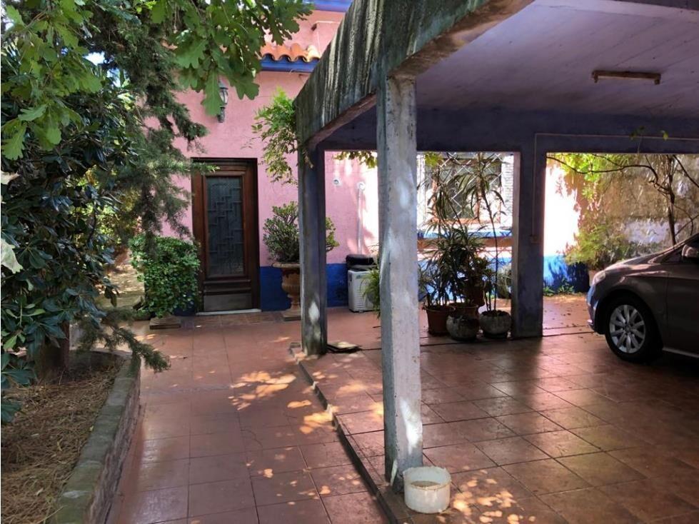 AL485 Venta Casa 3 Dorm, cochera 2 autos Parrillero Brazo O