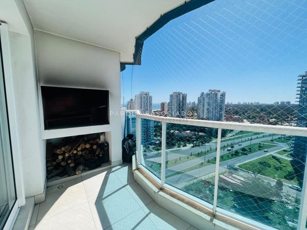 Apartamento en venta de 3 dormitorios en Casino Tower, Punt