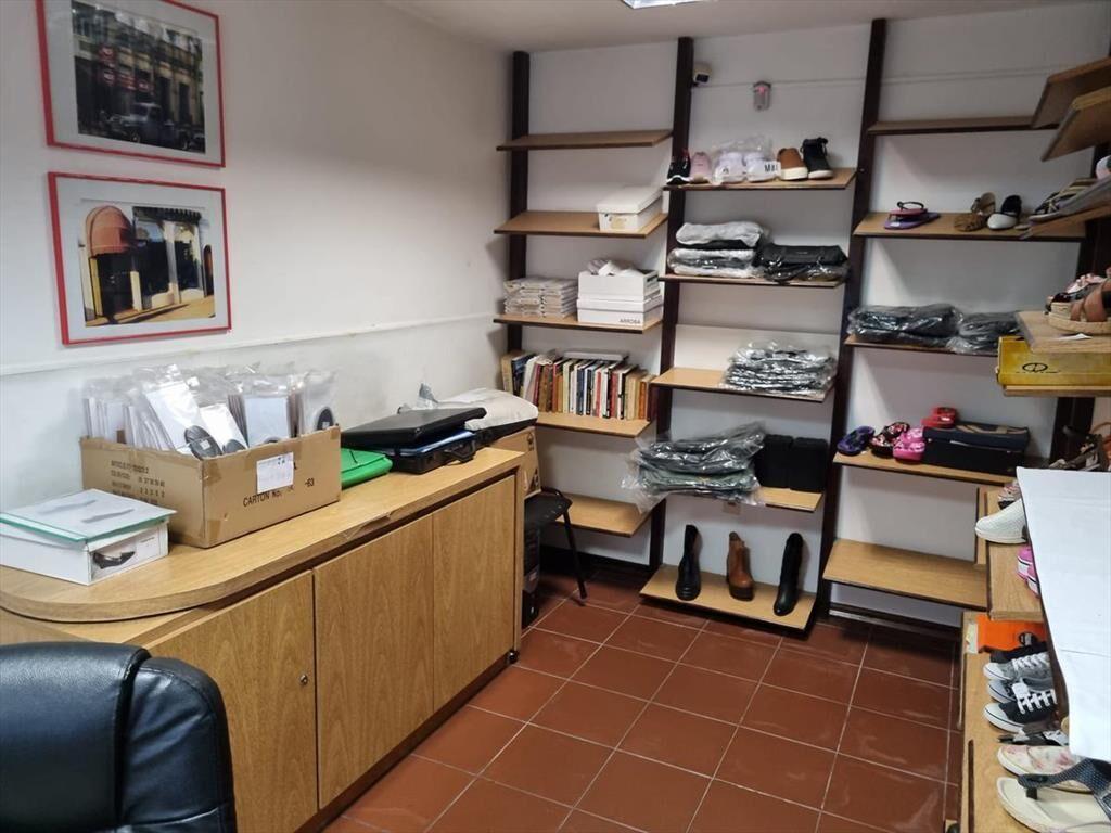 Local -Av Garibaldi casi Bv Artigas , local 4 apartamento