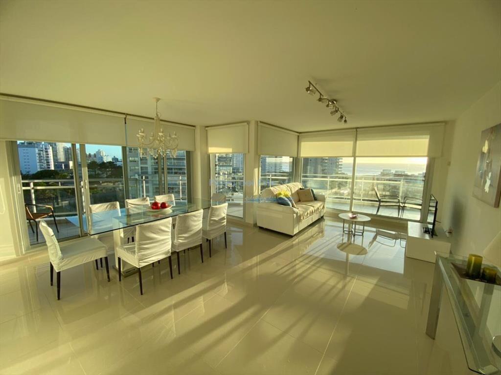 Apartamento de 3 dormitorios en venta en parada 5 de playa