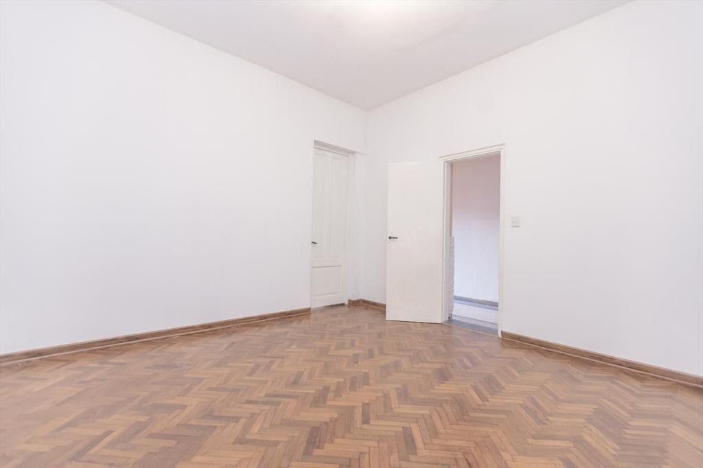 Venta de Casa al Frente con garaje doble, Barbacoa y patio