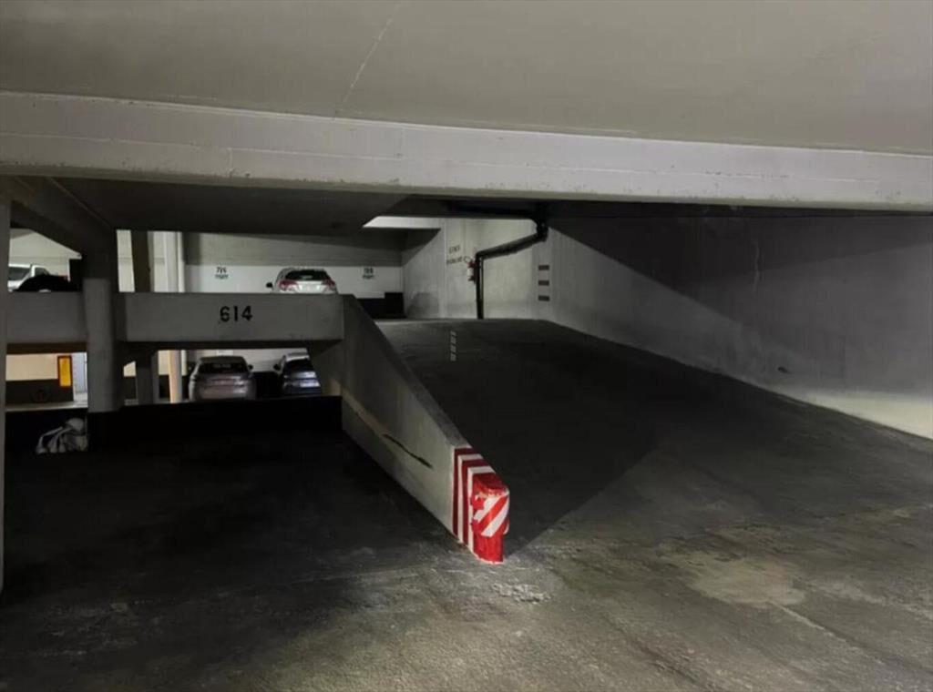 Cochera en venta Ciudad vieja , ideal inversión o uso.