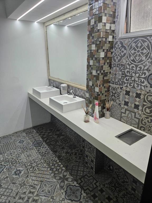 Camino Carrasco y Cooper, 4257 m2 de terreno, 600 m2 constr