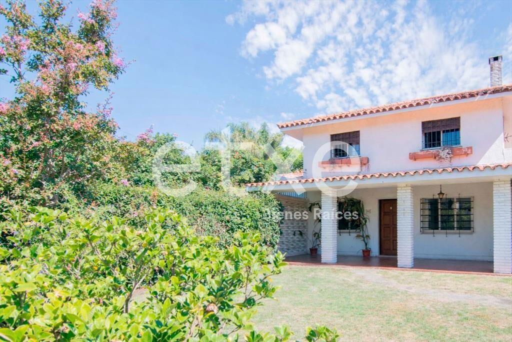 Casa en venta en el limite de Carrasco y Punta Gorda...