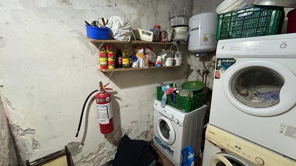 Venta de Casa con 6 dormitorios y patio en Belvedere. CON RE