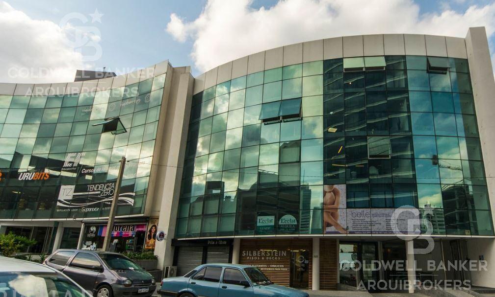 Venta oficina con renta en Pocitos Nuevo - 209