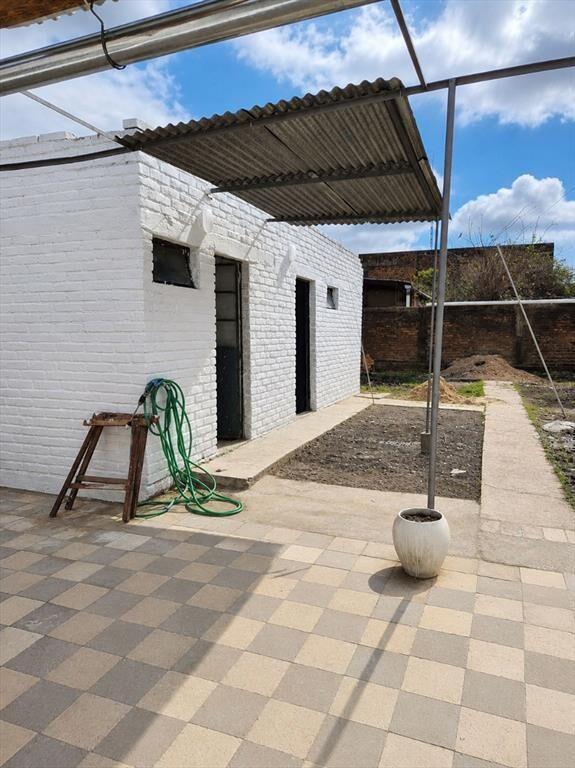 Casa de 3 dormitorios con garaje y patio