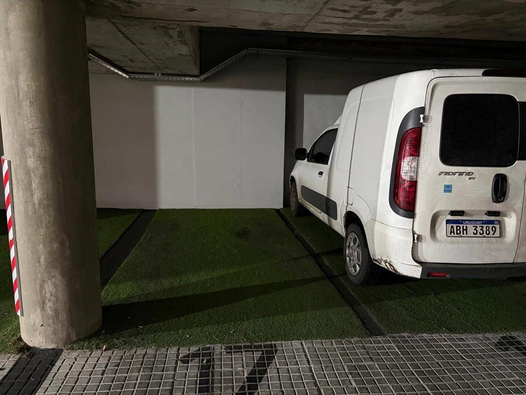 Alquiler de Garage en Felipe Sanguinetti en Unión Solo para