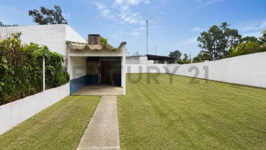 Venta casa 2 dormitorios 625m terreno lado Sur a 1 de la ...