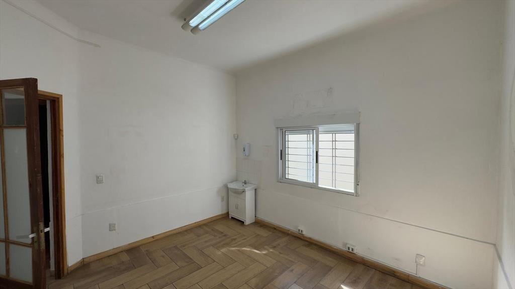 Propios y 8 dde octubre, 106 m2 + cochera + patio !!