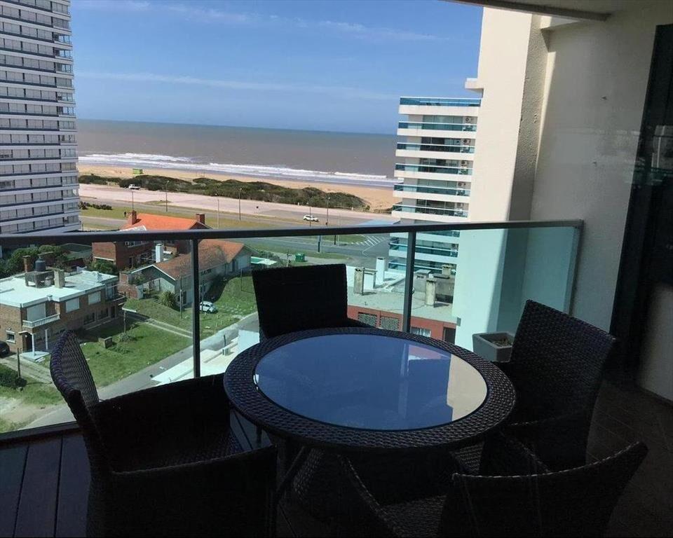 Torre O 9D Alquiler apartamento 3 dorm y dependencia Brava!