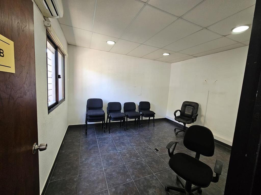 Proximo Luis Alberto de Herrera y Av Italia, 400 m2, excele