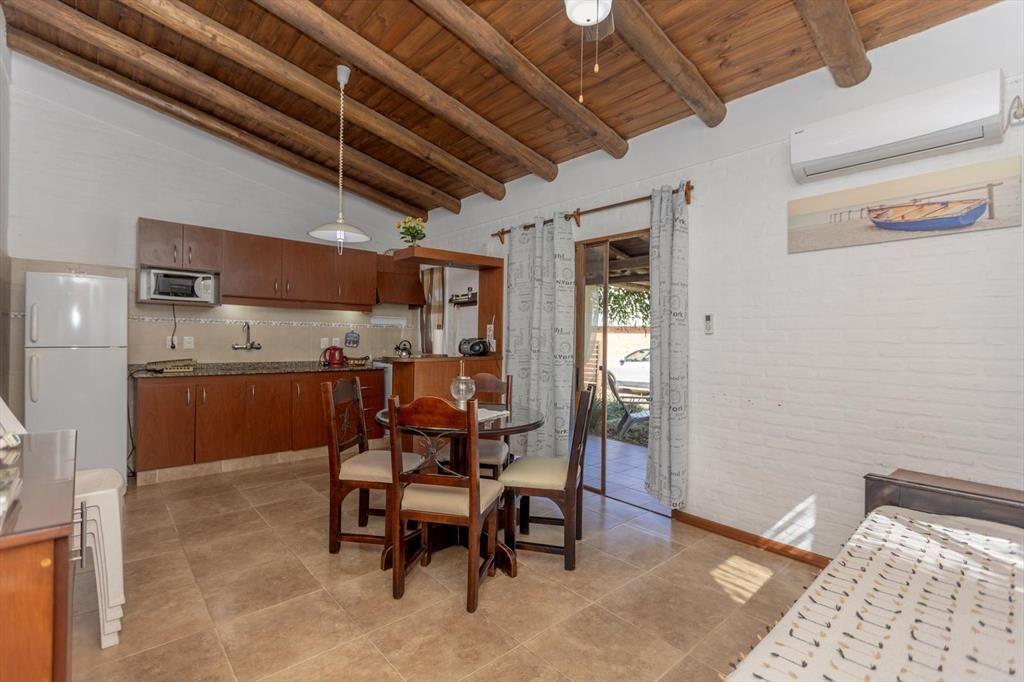 Venta de Casa con amplio terreno mas 2 cabañas a 1 cuadra d