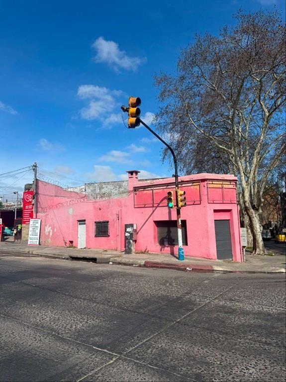 LOCAL COMERCIAL EN ALQUILER | ESQUINA SAN MARTÍN Y JOSÉ BAT