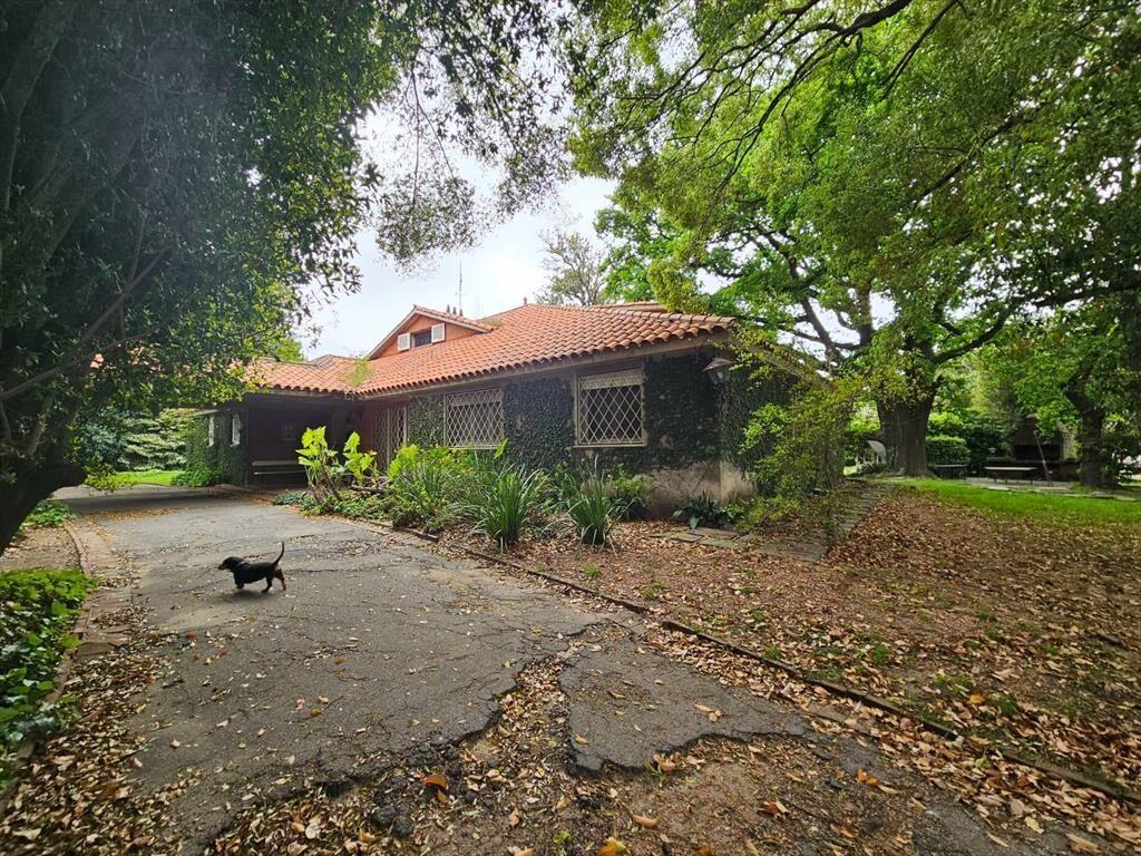 Venta importante terreno de 4488 m² con dos casas sobre B