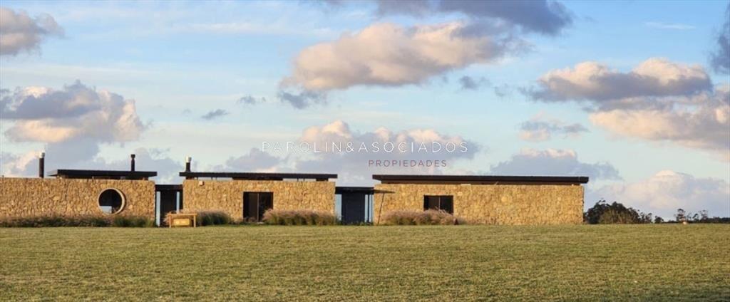 Casa en Venta de 4 Dormitorios en Pueblo Mio,