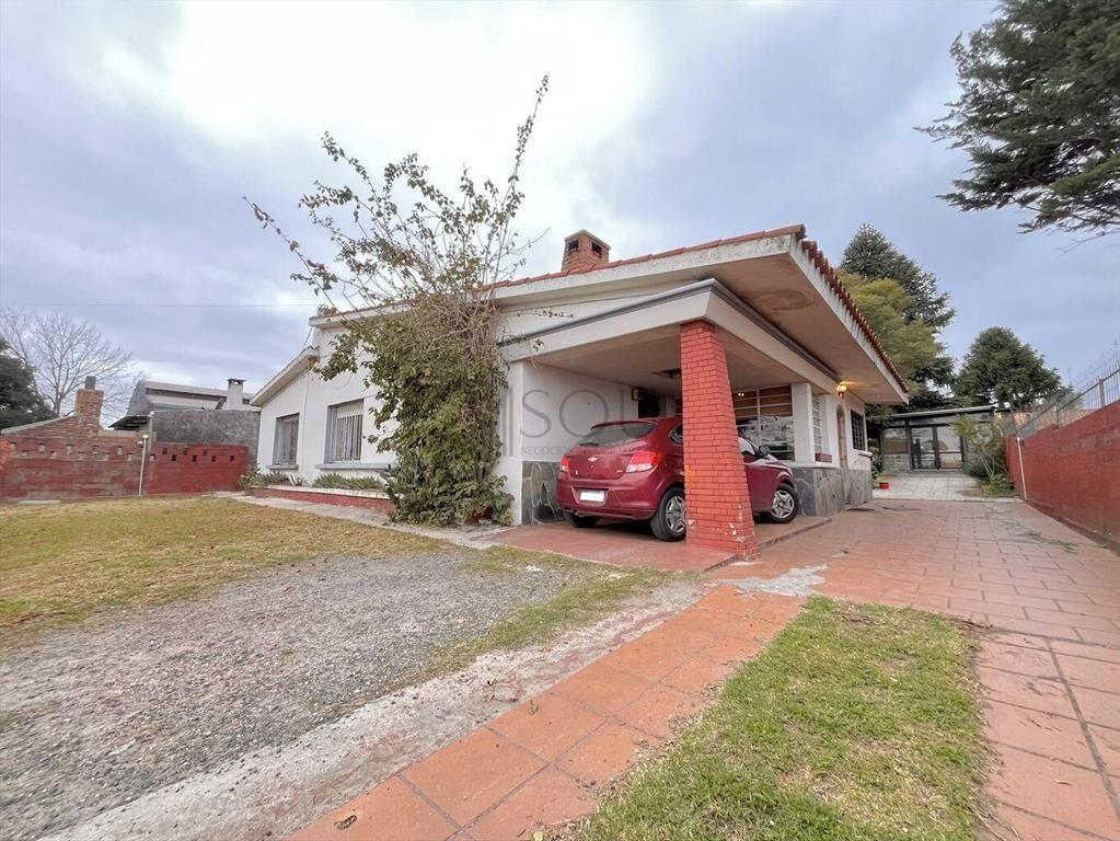 Venta casa 4 dormitorios 2 baños Punta de Rieles