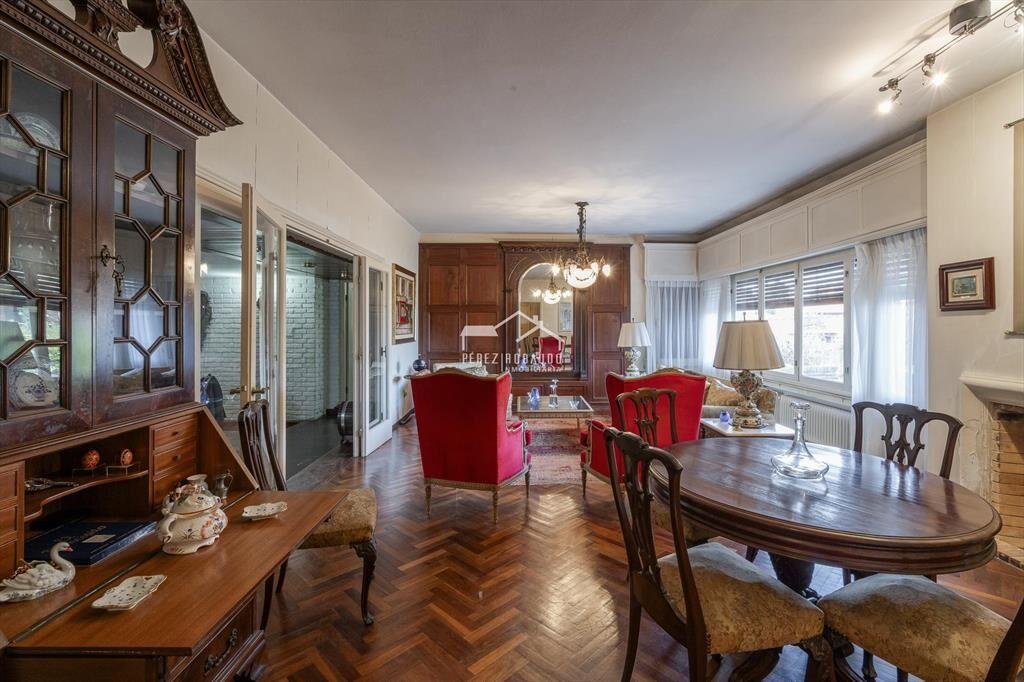 Hermosa casa de 5 dormitorios con gran parque, piscina, apa