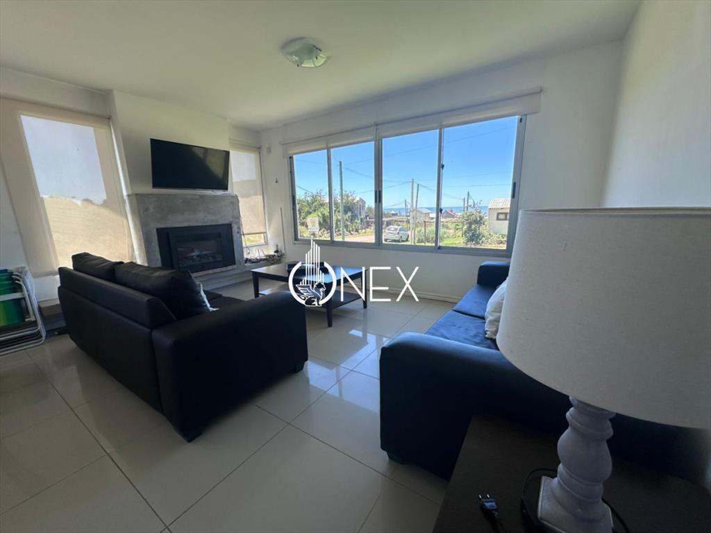 Venta casa de 4 dormitorios con vista al mar en
