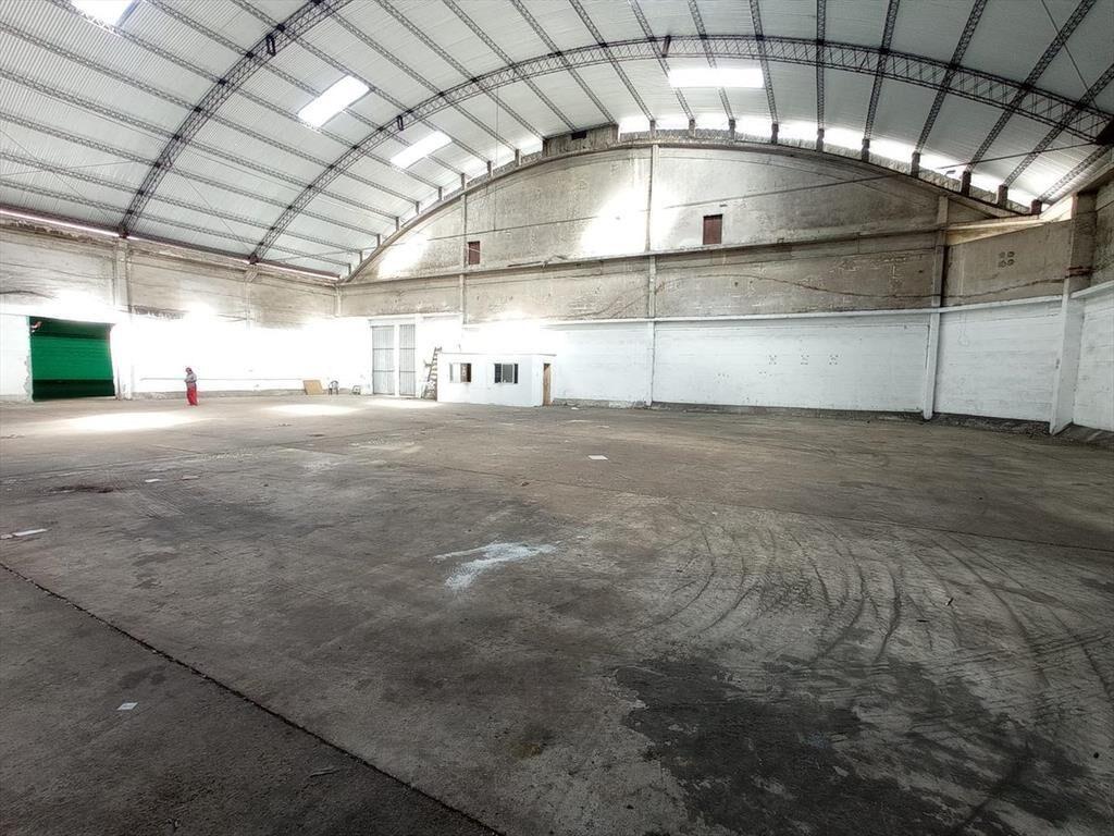 Veracierto y Camino Carrasco, 820 m2, vigilancia 24 hs, bañ