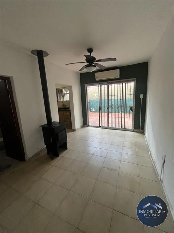 Casa en alquiler c/ cochera en Brazo Oriental