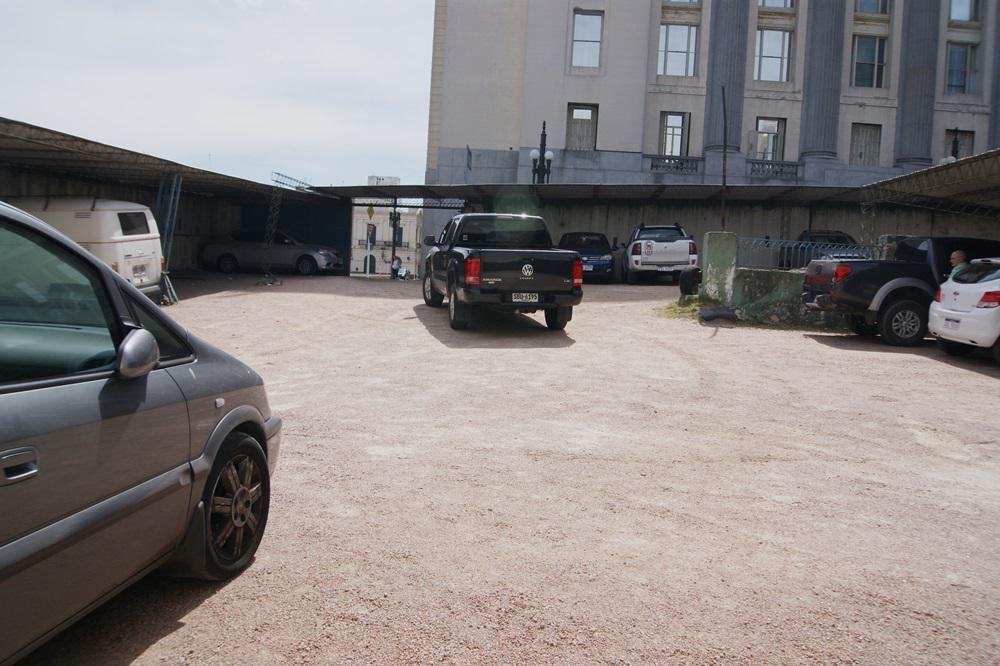 Tres padrones: Parking, local y apartamento