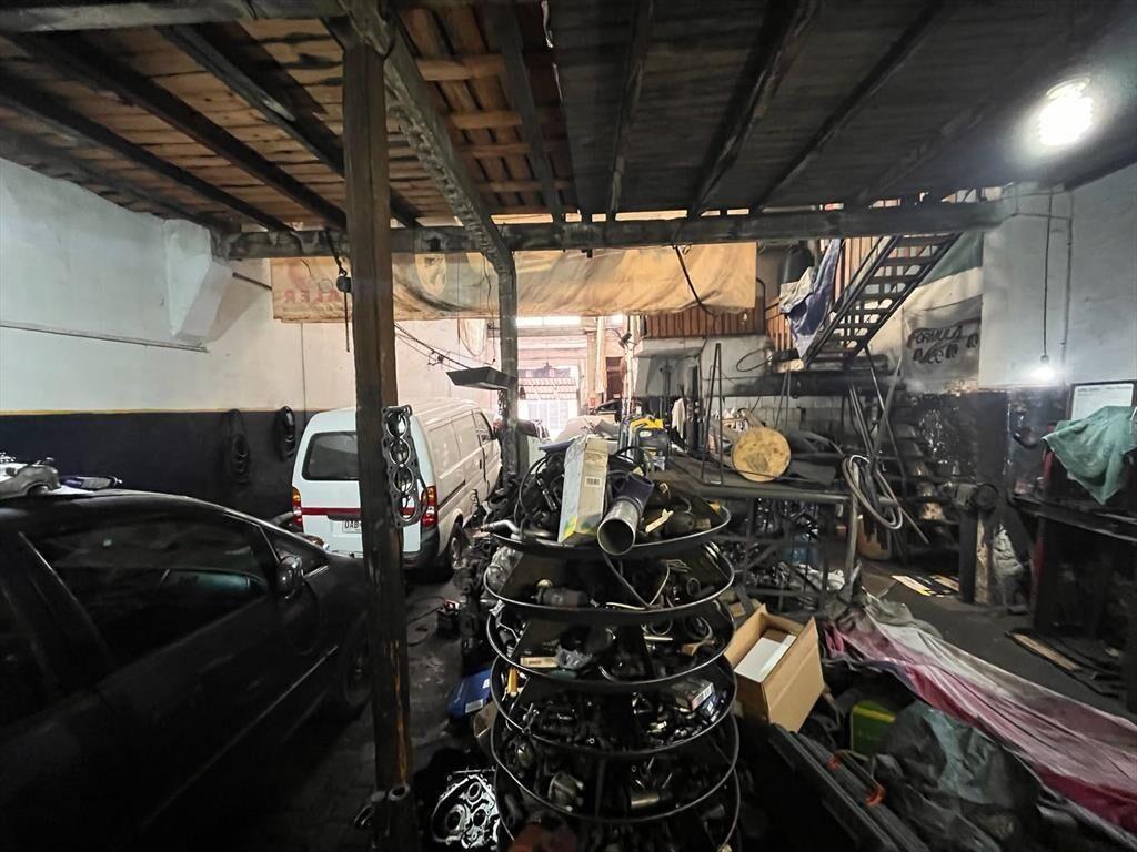 Venta de Taller Automotriz - 183 m² (Tres Cruces)