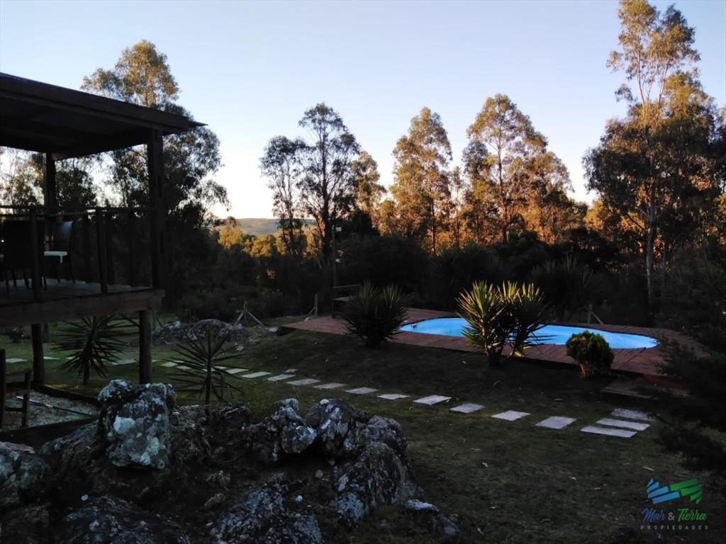 Muy linda chacra con casa, arbolada y bien