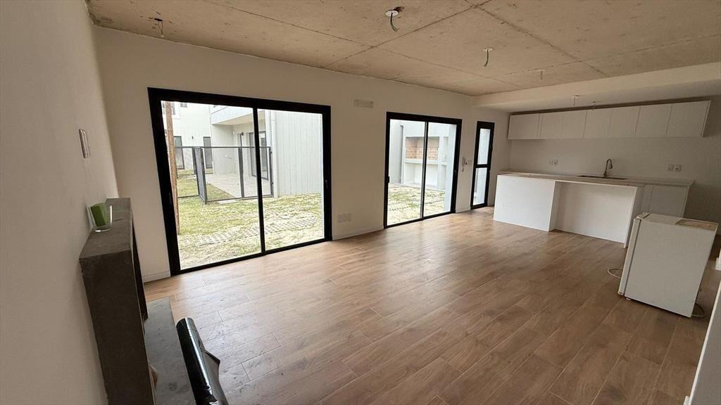Casa en barra de carrasco, 3 dorm, gge, barbacoa, estrena!!