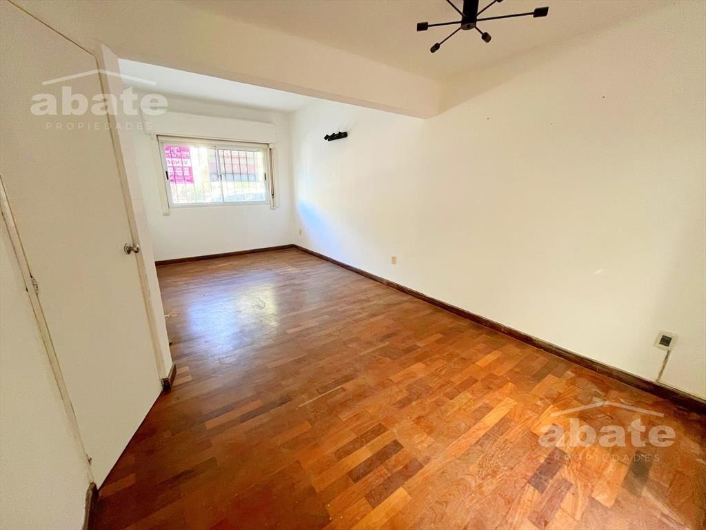 Venta de Casa 3 Dorm y Garage - Pocitos Nuevo