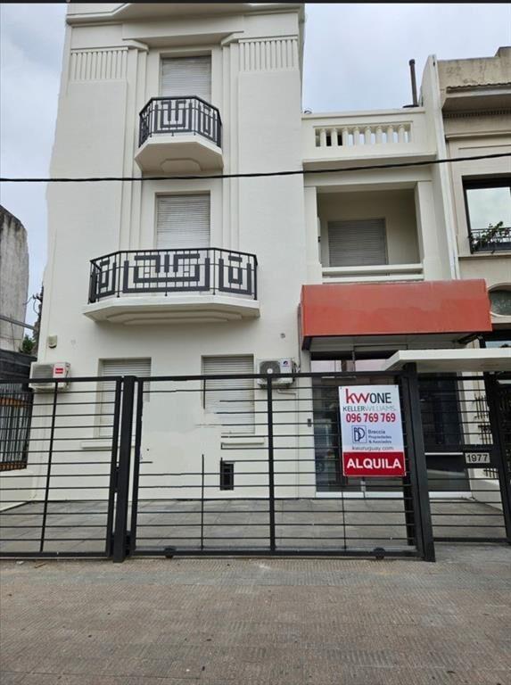 Casa en alquiler en Tres Cruces para empresa