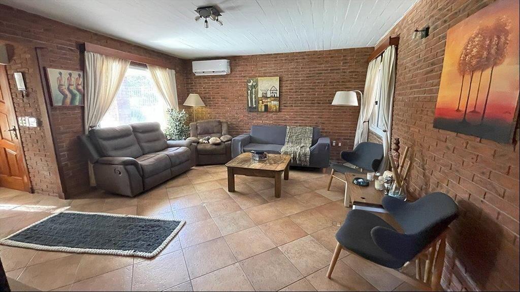 Casa en venta de 4 dormitorios en playa mansa con piscina,