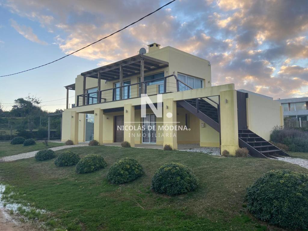 Hermosa casa en Venta y alquiler de 3 dormitorios