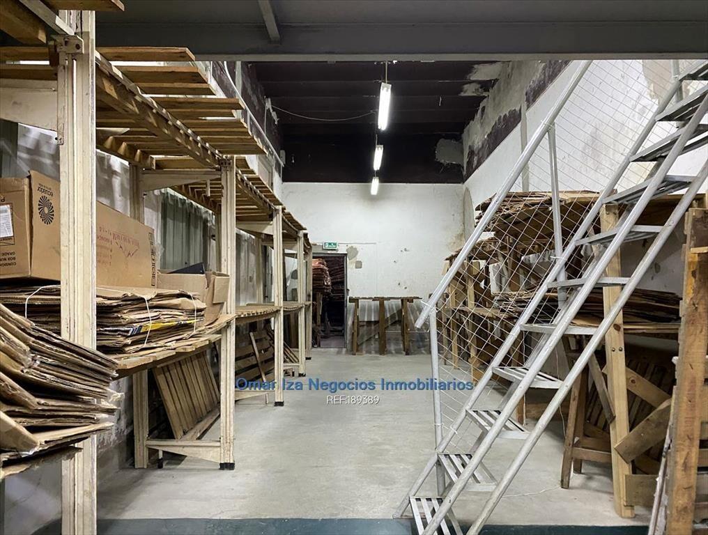 Venta CON RENTA local la comercial deposito industria