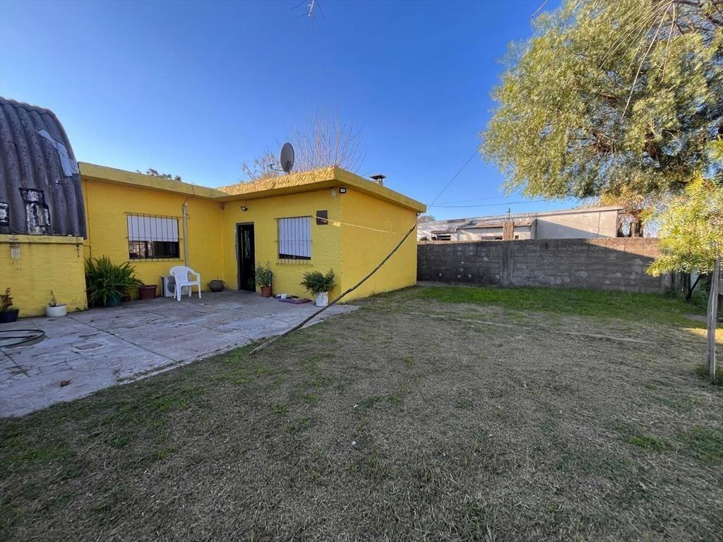 CASA EN VENTA CON AMPLIO TERRENO Y GALPON