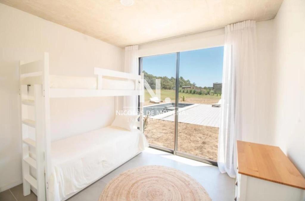 Vende casa en Pueblo mio, Manantiales de 4