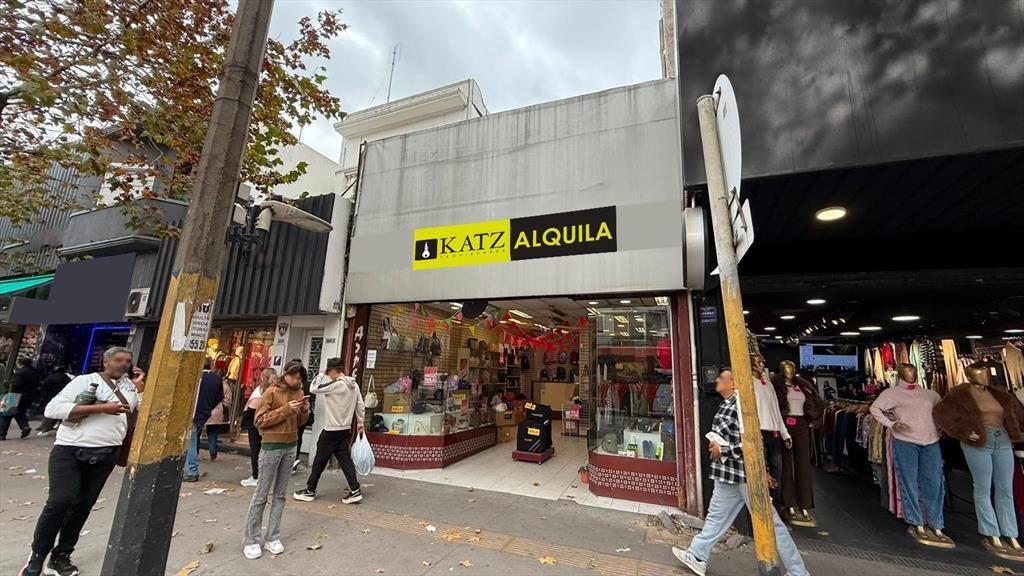 8 de octubre esq. Viana, 75 m2 salón + deposito, 5m de fren