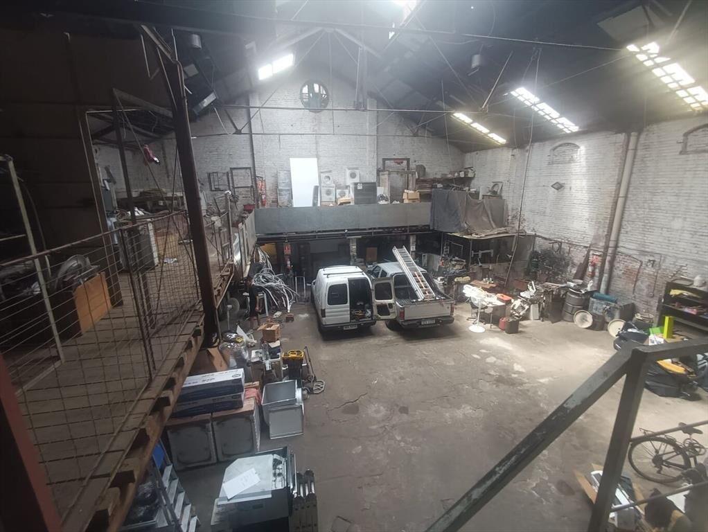 Depósito + locales en gran punto comercial de mucha demanda