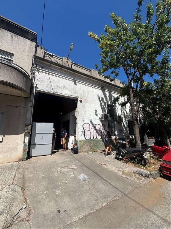 Alquiler local comercial área 234m2, altura 7 metros entrad