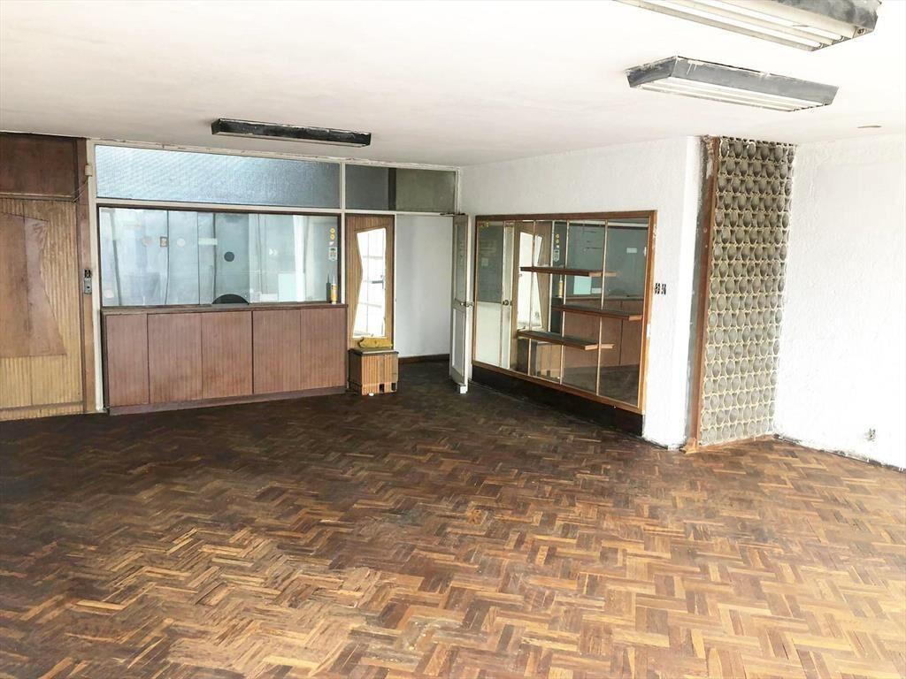 Amplio local comercial y vivienda sobre Avenida Millán - Sa