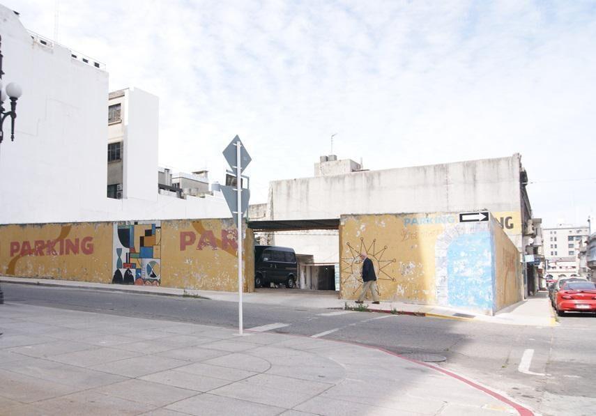 Tres padrones: Parking, local y apartamento