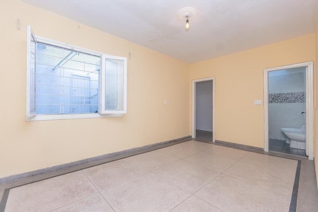 Venta de Casa al Frente con garaje doble, Barbacoa y patio