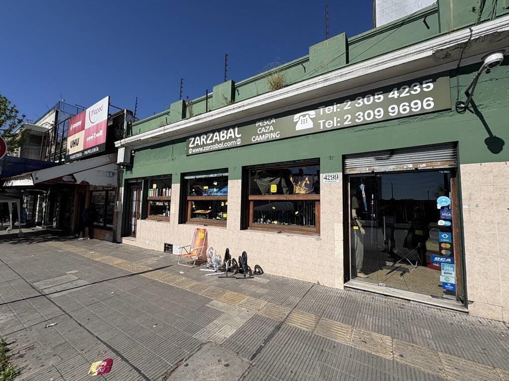 Venta de padron unico con tres locales comerciales CON RENTA