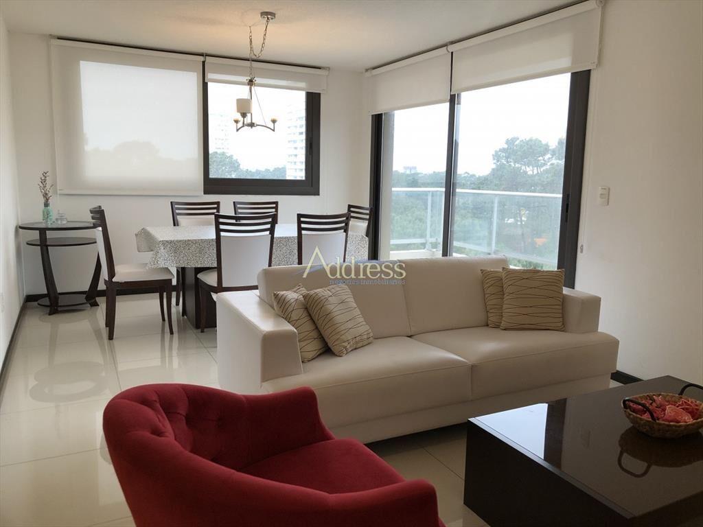 Apartamento de 3 dormitorios en zona club de