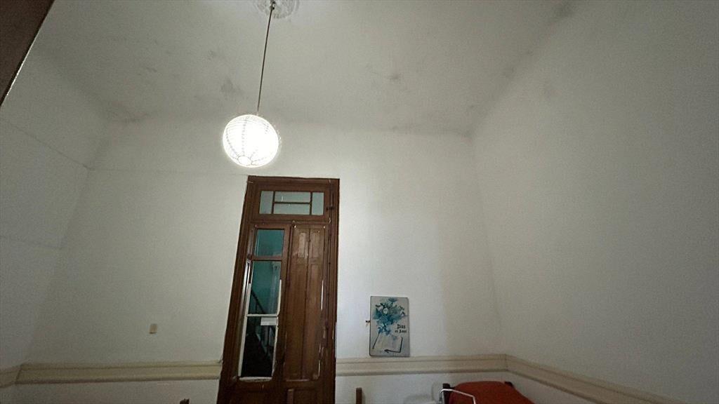 Venta de Casa con 6 dormitorios y patio en Belvedere. CON RE