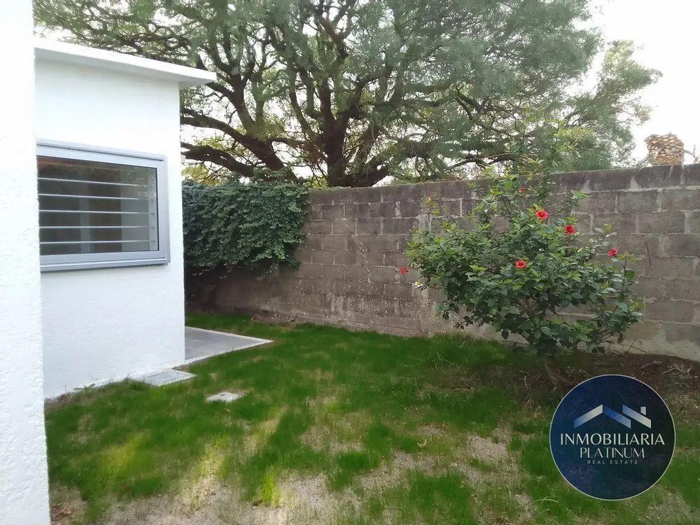 Casa en alquiler c/ cochera en Solymar