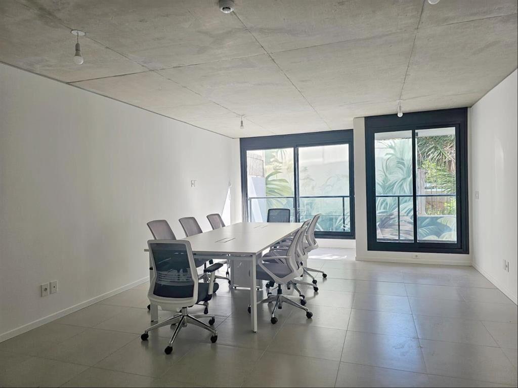 ALQUILER- OFICINA - PUNTA CARRETAS con GARAGES