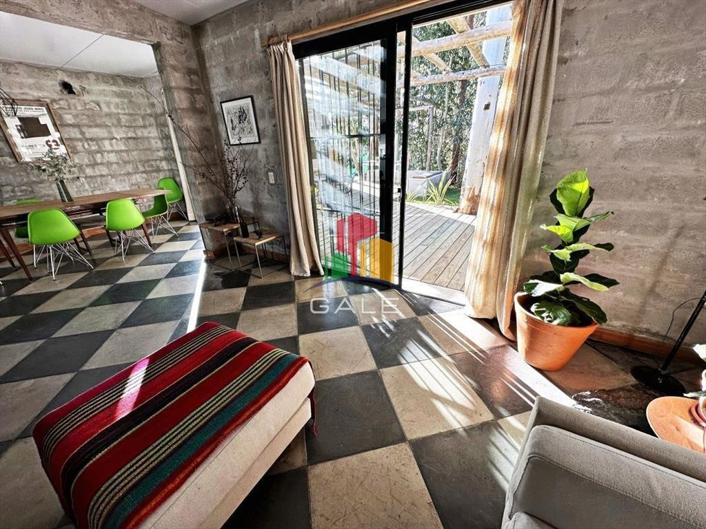 Alquiler anual casa de 3 dormitorios en parque burnett