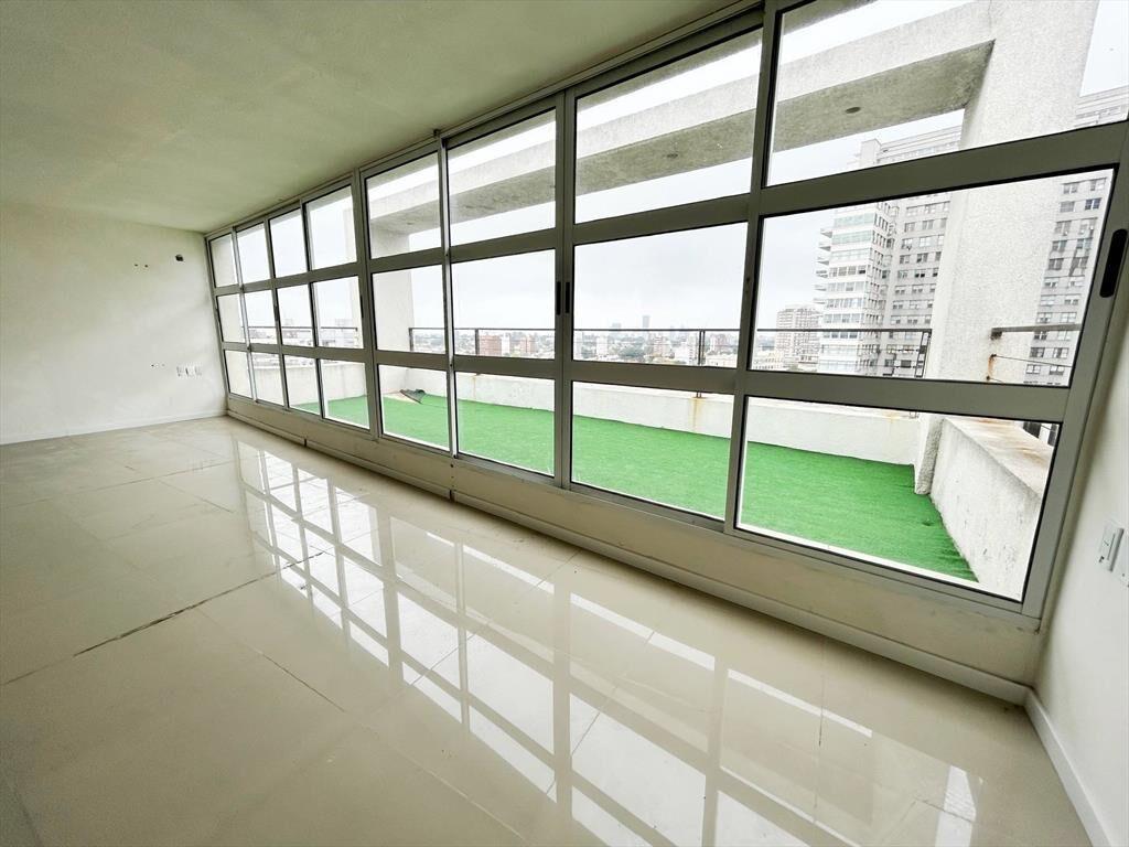 Alquiler - Oficina en 2 plantas, 180 m2 frente al Clínicas -