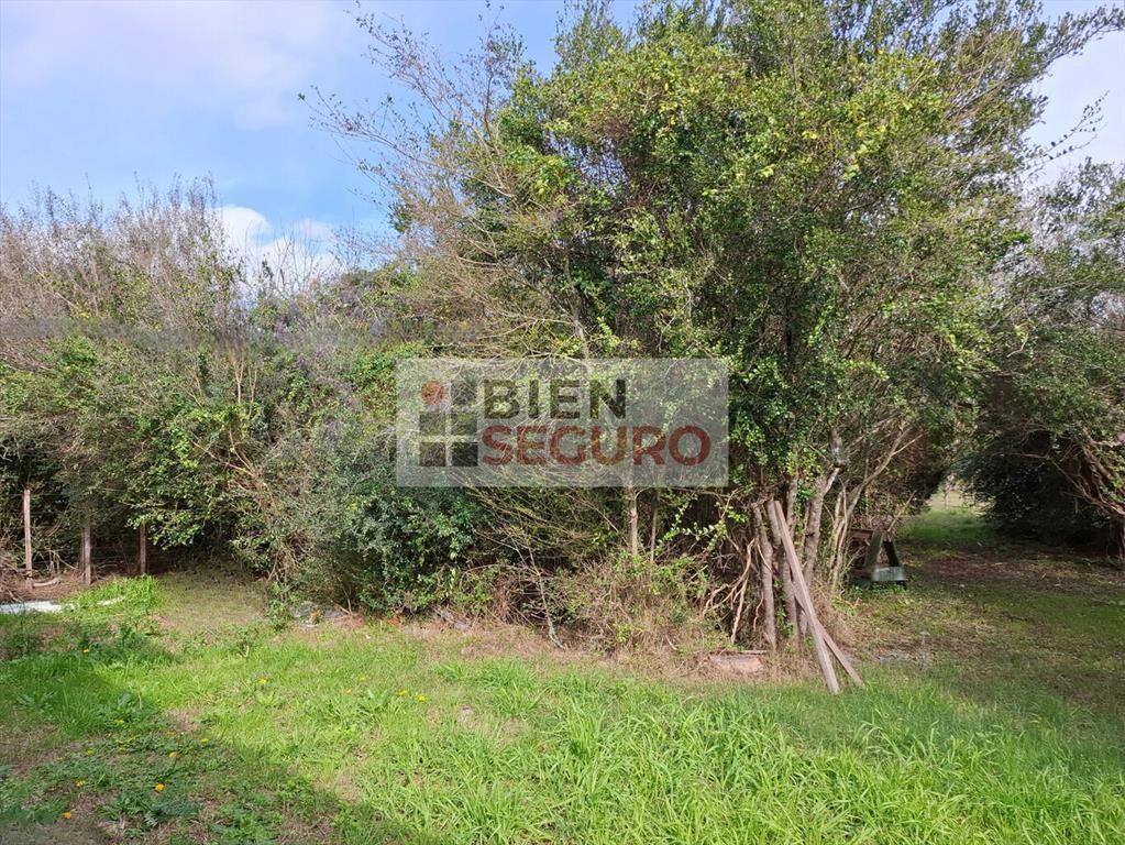 Sólida casa con gran terreno de 1.200 m², en venta en Las